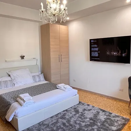 Little Vatican House Apartman